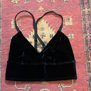NWOT Beyond Yoga Velvet V-Neck Black Bralette